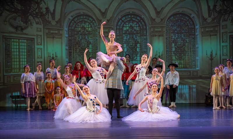 Show finale pose from Building Ballets; Photo Credit: Erica Diesl